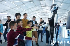 <strong>让你的AI”正在更</strong>